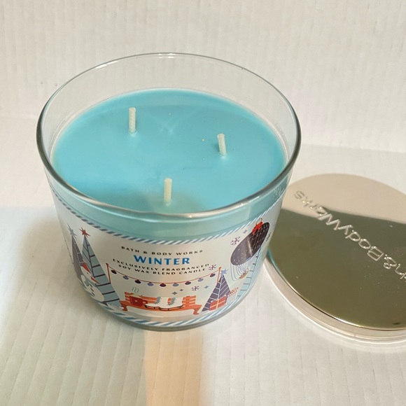NEW Bath & Body Works 3 Wick Winter Candle with Festive Design - Picture 4 of 7